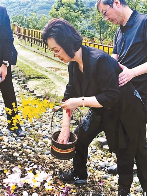 84歲瓊瑤罕曬新家日常!一頭濃密黑髮氣色紅潤,發文否認失智傳聞