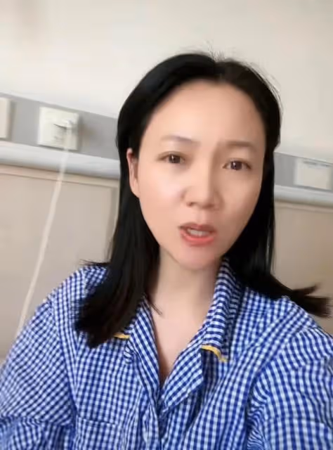 主持人周群住進醫院!麻藥勁沒過頭暈臉色蒼白,手術後複查引擔憂
