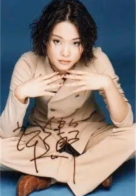 47歲天后變瘋女「被送進精神病院」！為愛癡狂淪落街頭　她被家人奪走財產：將一手好牌打爛