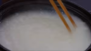 皮蛋瘦肉粥，兩種米讓它綿滑濃香