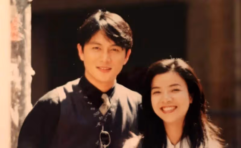 54歲男星「當初娶5婚妻」不顧眾人反對，被騙5000萬「6個孩子無一親生」撫養至今：真的太善良
