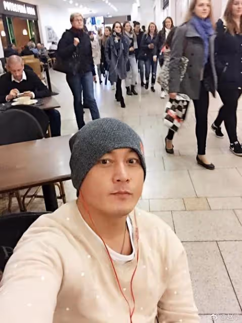 54歲男星「當初娶5婚妻」不顧眾人反對，被騙5000萬「6個孩子無一親生」撫養至今：真的太善良