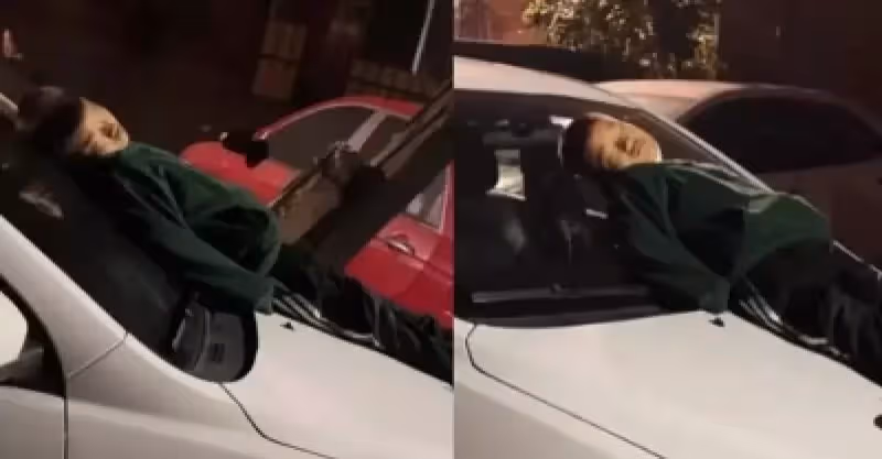 父母離婚不要他！9歲男孩「跪求媽媽開門」被拒絕　夜宿「路邊車頂」凍到發抖超心酸