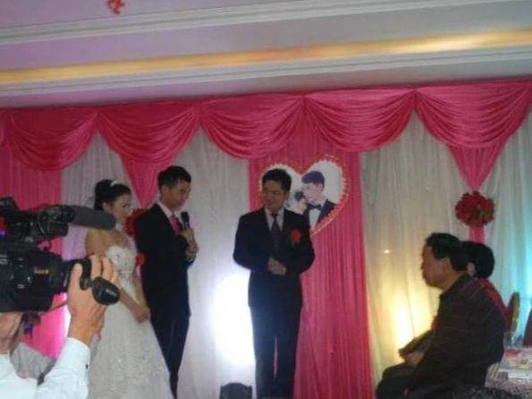 剛出生母親意外去世，繼母獨自撫養我長大，結婚那天她沒出現手機螢幕一亮，我淚流滿面 ！