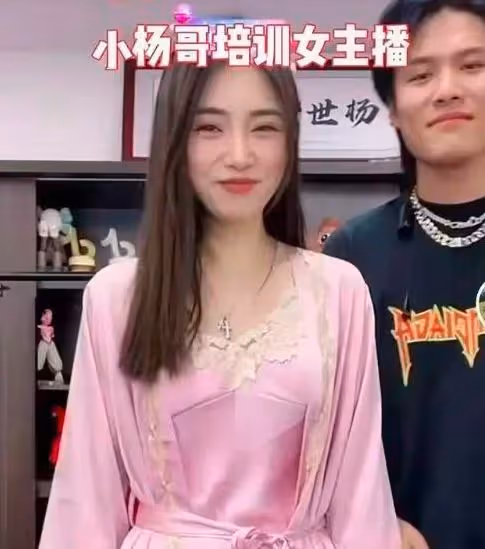 網紅小楊哥成當地首富，短短兩年創頂級公司，工作大樓堪比商場！