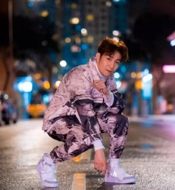 情史豐富!TVB小花先後與多位男星傳緋聞,傳與男歌手同居最轟動