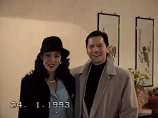 63歲向太罕曬年輕舊照!甜蜜表白老公向華強,美貌不輸兒媳郭碧婷