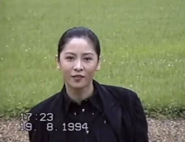 63歲向太罕曬年輕舊照!甜蜜表白老公向華強,美貌不輸兒媳郭碧婷
