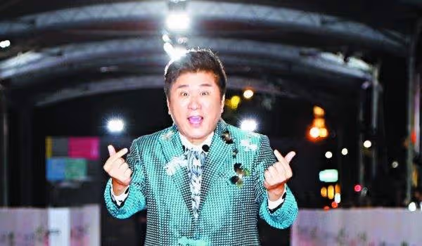 無私付出29年!胡瓜「每年捐500萬」伴弱勢童長大,今低調當「榮譽校長」感嘆:人太多救不完