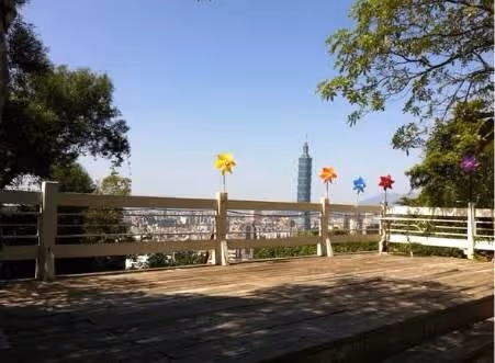 吳宗憲4.5億豪宅曝光!1棟專門給管家住, 餐廳豪華大氣眺望101大樓,看完衣帽間忍不住驚嘆:憲哥真的很疼老婆