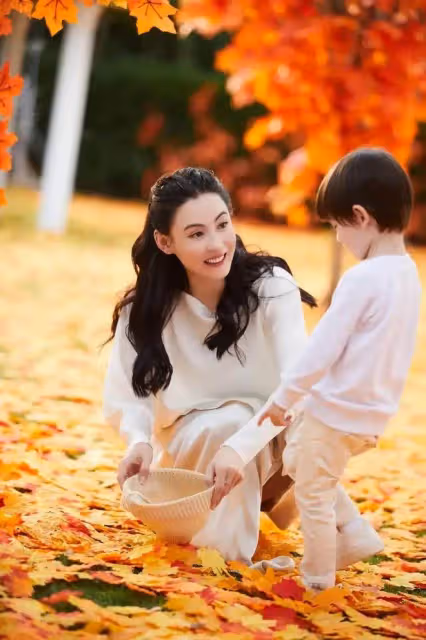 張柏芝小兒子公開露面!4歲小王子眉宇間清秀,竟比兩個哥哥還要帥氣,網友:大美人基因厲害