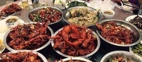 賈玲家晚餐,黃磊家晚餐,岳雲鵬家晚餐,差距簡直天壤之別啊!