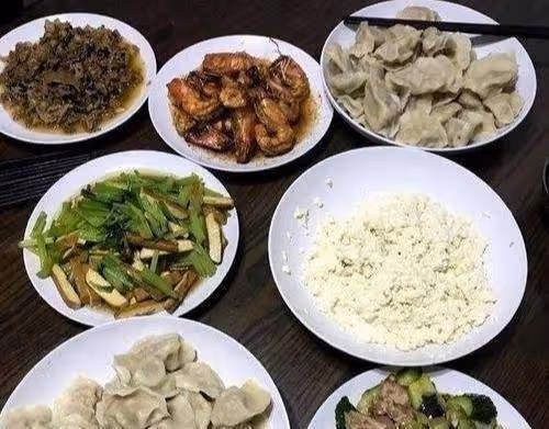 賈玲家晚餐,黃磊家晚餐,岳雲鵬家晚餐,差距簡直天壤之別啊!