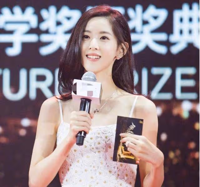 章澤天大學舊照曝光 沒有美顏痘印清晰可見