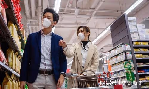 兒媳質問婆婆：發薪帶孫子不幹，去當免費保姆，後老伴有這麼香嗎