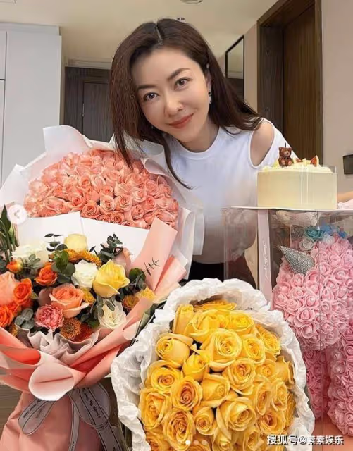 熊黛林花式許願：端一盤大閘蟹喜笑顏開，吃美食還能瘦身