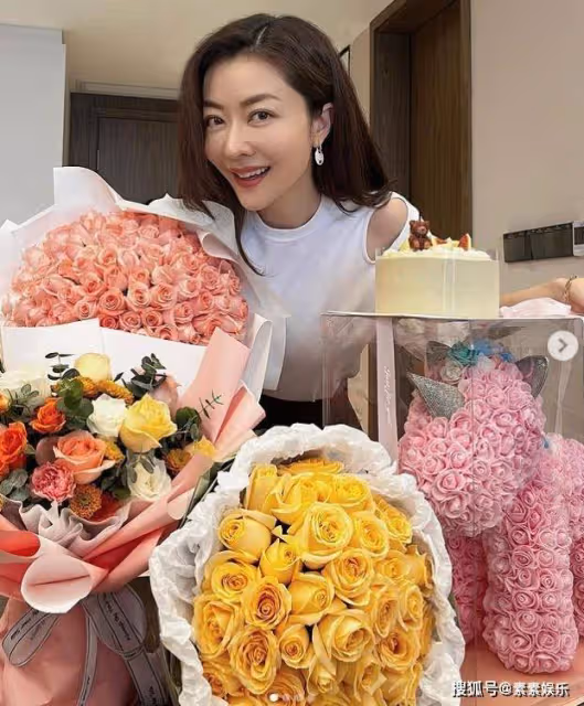 熊黛林花式許願：端一盤大閘蟹喜笑顏開，吃美食還能瘦身
