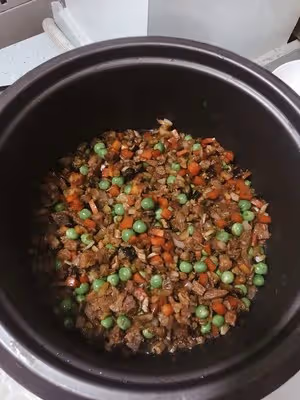 臘肉香腸青豆燜飯