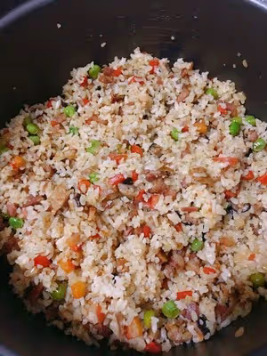 臘肉香腸青豆燜飯