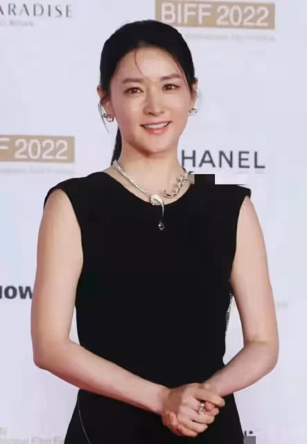 李英愛容貌三十年沒有改變，她的氣質和沈銀河一樣，永遠白月光