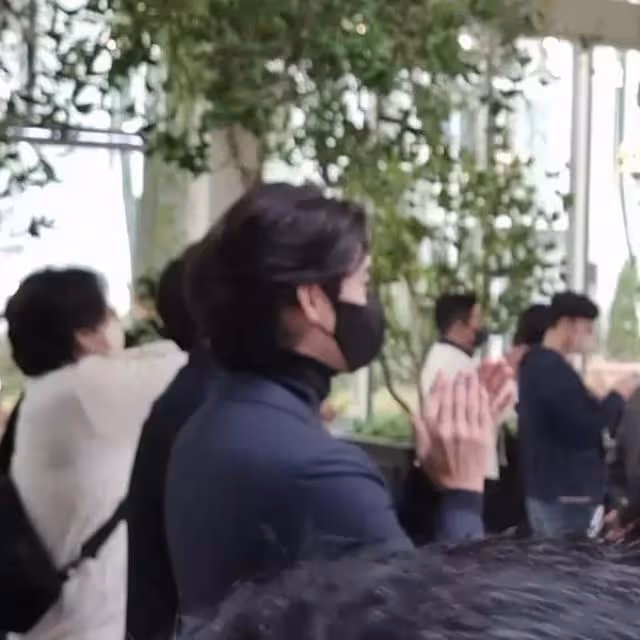 玄彬-孫藝珍夫婦分居兩場重要婚禮，小舉動卻極其微妙