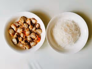 蒜蓉粉絲蒸扇貝肉