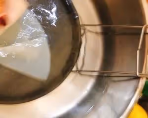 地道的純手洗涼皮超詳細做法（調汁正宗）