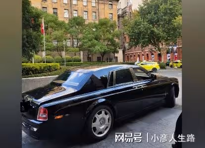 向佐全家現身上海,800萬豪車停在酒店,疑似郭碧婷帶兒女團聚
