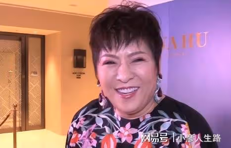 向佐全家現身上海,800萬豪車停在酒店,疑似郭碧婷帶兒女團聚
