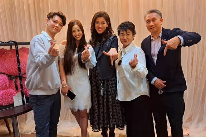 老戲骨為小28歲嬌妻慶生,數十明星參加派對陣仗大,古天樂送花牌