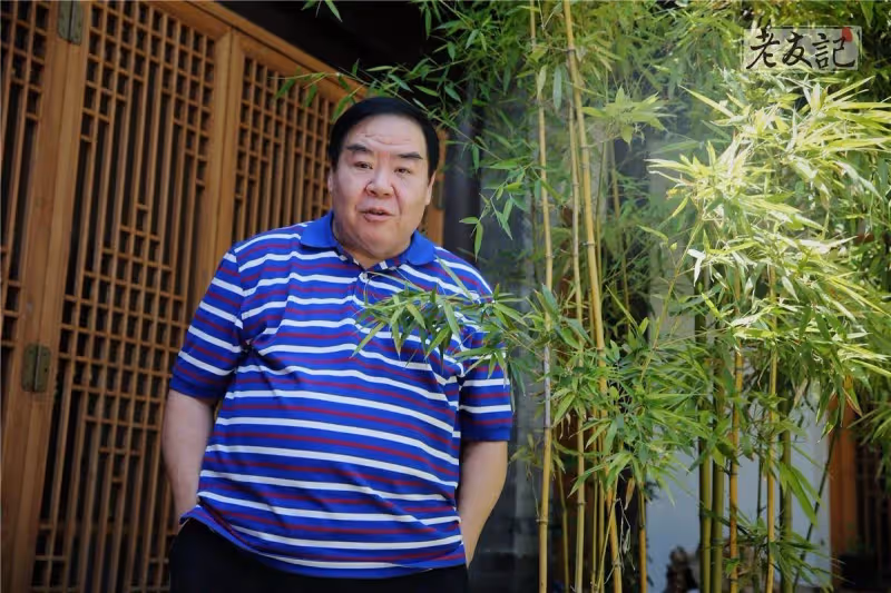 欠債8000萬,住10年貧民區也要做公益,鄭則仕才是我們該追的星
