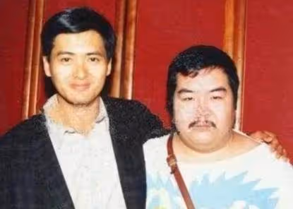 欠債8000萬,住10年貧民區也要做公益,鄭則仕才是我們該追的星