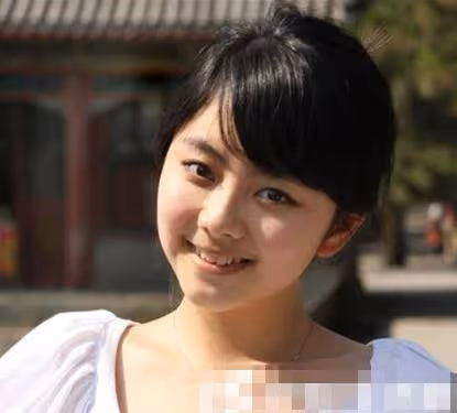 「娃娃臉女神」譚松韻的上位秘史,以及她背後的緋聞男友們