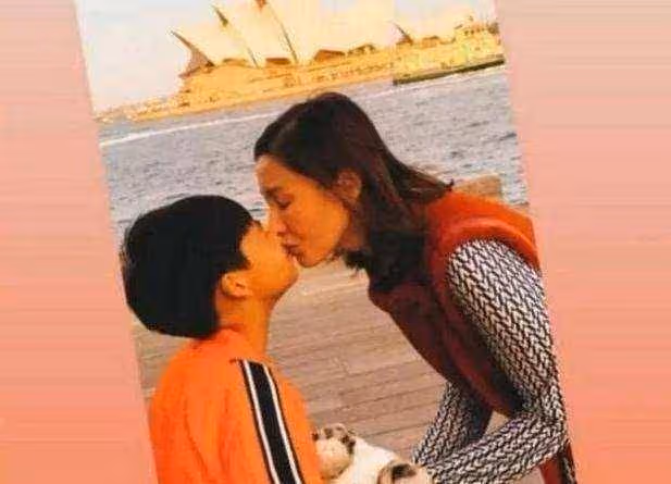 「最美港姐」李嘉欣,與兒子親吻共浴惹爭議,親情需要有界限