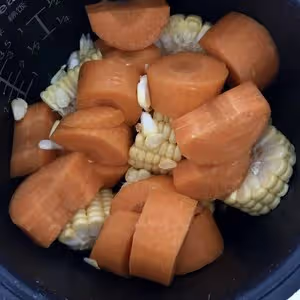 原汁原味快手電飯煲玉米胡蘿蔔排骨湯（1-2人份）