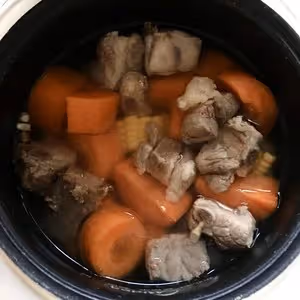 原汁原味快手電飯煲玉米胡蘿蔔排骨湯（1-2人份）