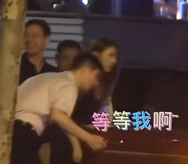 曝王思聰又換新女友!深夜帶長發辣妹回家過夜,出行仨保鏢待命