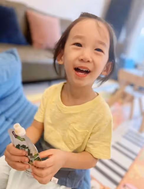 應采兒豪宅內曬娃!2歲Hoho睫毛超長似女孩,家中堆滿玩具接地氣