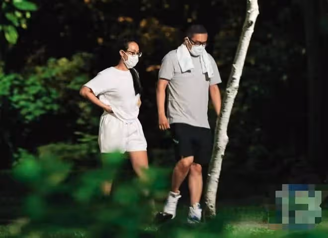 曝53歲陳昭榮疑婚變,與美女深夜共度15小時,事後陪其看婦產科