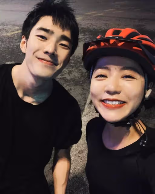 曝知名歌手丁當戀上小15歲男演員!本人承認被追求,大讚對方細心