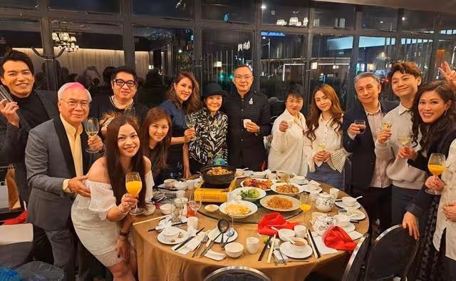 71歲港星為小30歲嬌妻慶生!TVB多位藝人出席,場面猶如頒獎禮