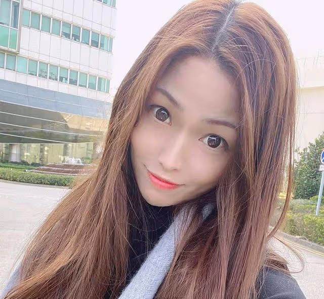 71歲港星為小30歲嬌妻慶生！TVB多位藝人出席，場面猶如頒獎禮