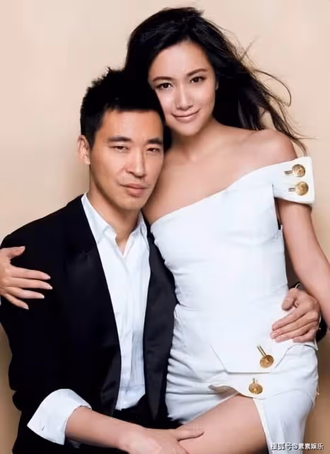48歲徐靜蕾疑似懷孕!與家人享受國外愜意生活,寬鬆T恤孕樣明顯
