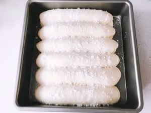 鬆軟拉絲的三奶排包（椰漿/鮮牛奶/酸奶老麵包）