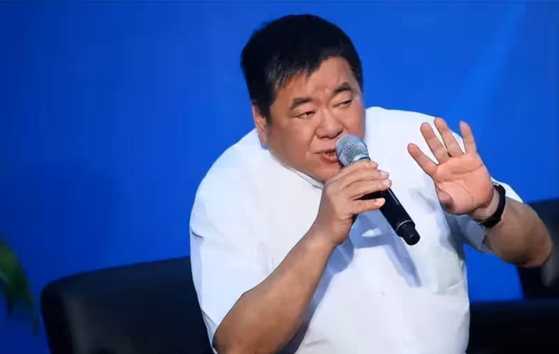 釋小龍才是隱藏的大佬？與洪金寶平起平坐， 向華強都要禮讓他三分