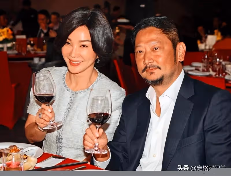 因億萬家產「擔心被騙」，67歲陳美鳳七夕節高調示愛，與男友親密摟抱照曝光，粉絲狂喜：一定要幸福
