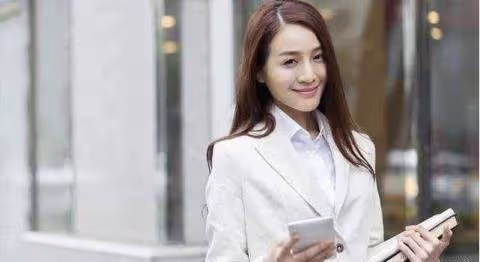 女面試官： 我兒子叫你兒子爸爸那我是你的誰，男子神回復被當場錄取
