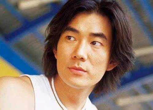 任賢齊靠一曲翻紅「成功離不開恩師」銘記在心「恩師被騙光財產」他伸援手:沒有他就沒有我