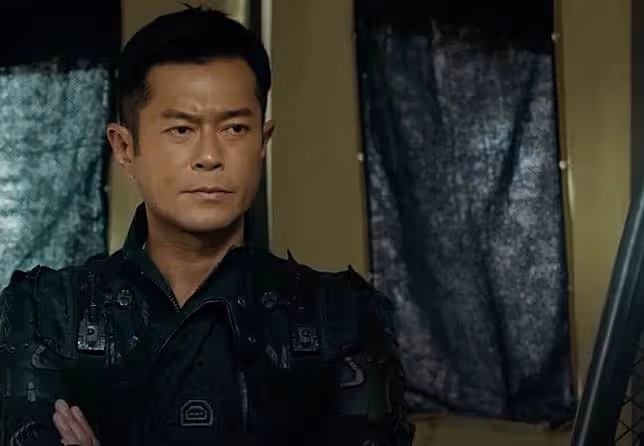 吃止痛藥苦撐!51歲男星「突右半身麻痺」醫生搖頭:神經全壞了 敬業拍完「才入院動手術」病況曝光!