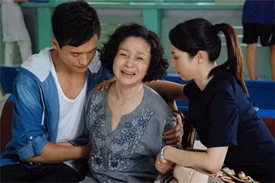 陪嫁一套房,岳父母拿退休金帶外孫6年,女婿一句沒義務,岳父母收回房子